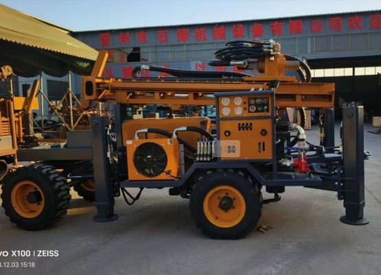 Estação de perfuração de poços de água auto-propulsada / reboque de carga montada com grande cabeça de potência