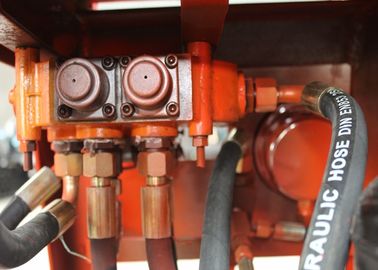 Solo e rocha do laboratório que testam a máquina de perfuração de Dth para a coleta da amostra